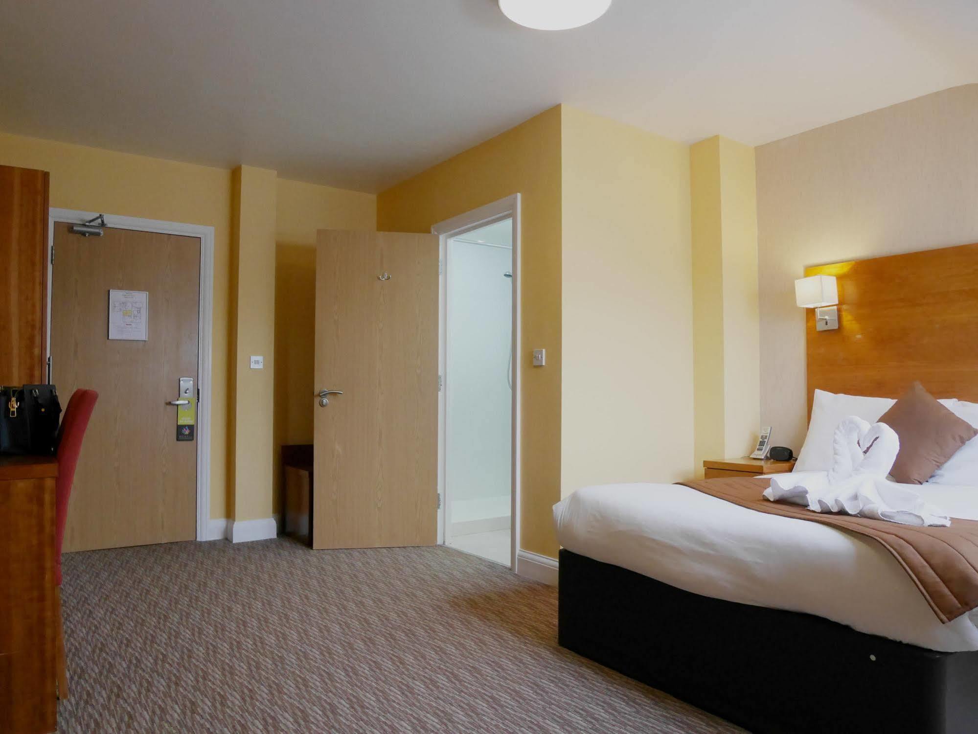 Mehfil Hotel Hillingdon Dış mekan fotoğraf