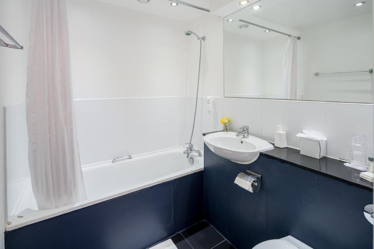 Mehfil Hotel Hillingdon Dış mekan fotoğraf